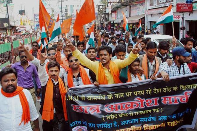 duprotestslive:delhipolicestandsguardasabvpmembersfromoutsidejoinin